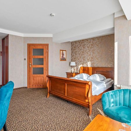 Hotel Diament Vacanza Katowice - Siemianowice Siemianowice Slaskie Ngoại thất bức ảnh