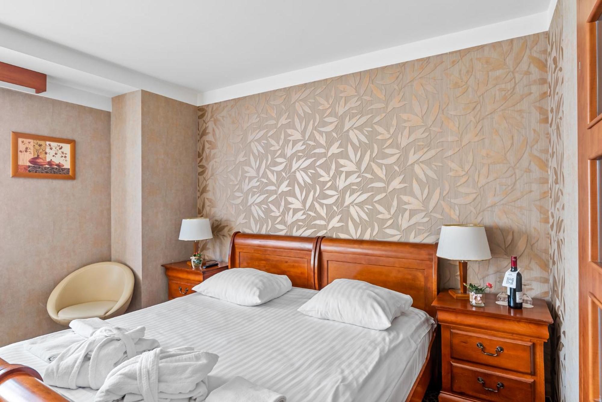 Hotel Diament Vacanza Katowice - Siemianowice Siemianowice Slaskie Ngoại thất bức ảnh