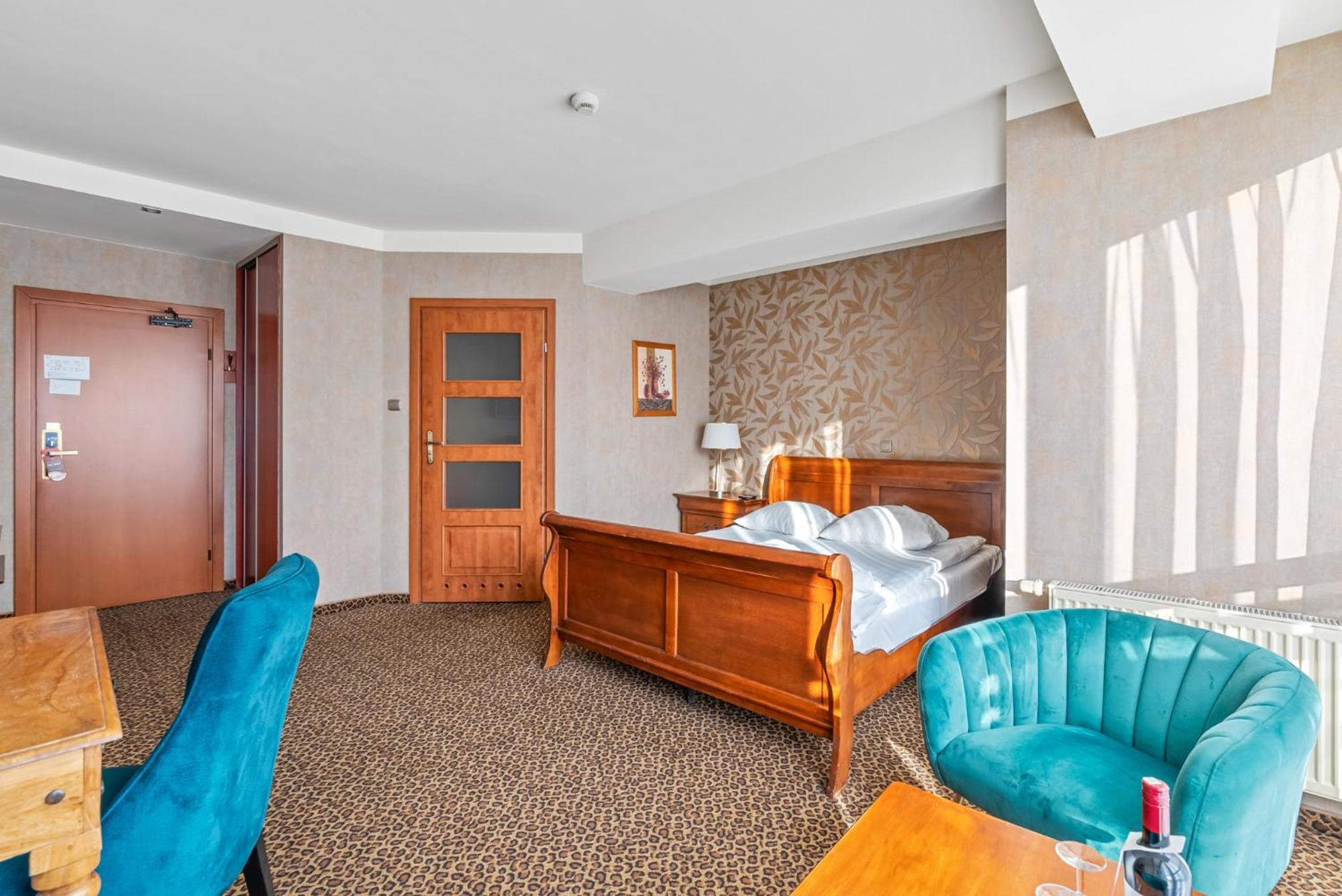 Hotel Diament Vacanza Katowice - Siemianowice Siemianowice Slaskie Ngoại thất bức ảnh