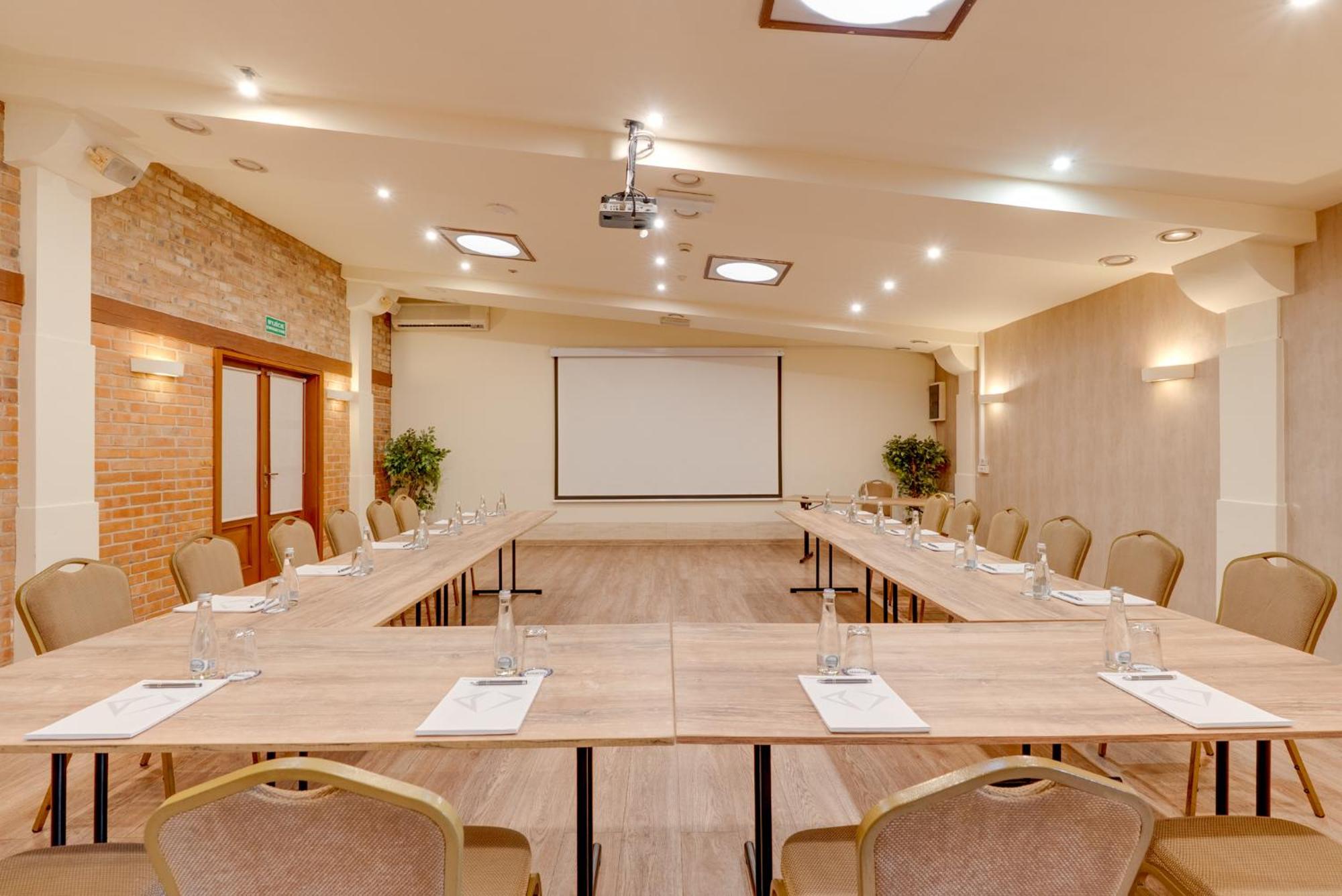 Hotel Diament Vacanza Katowice - Siemianowice Siemianowice Slaskie Ngoại thất bức ảnh