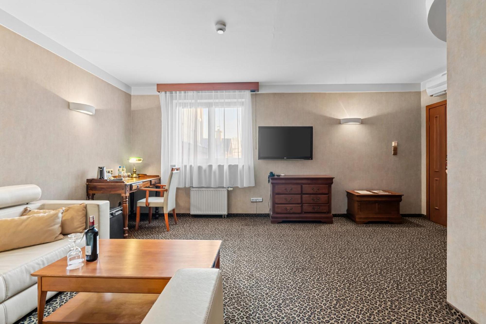 Hotel Diament Vacanza Katowice - Siemianowice Siemianowice Slaskie Ngoại thất bức ảnh