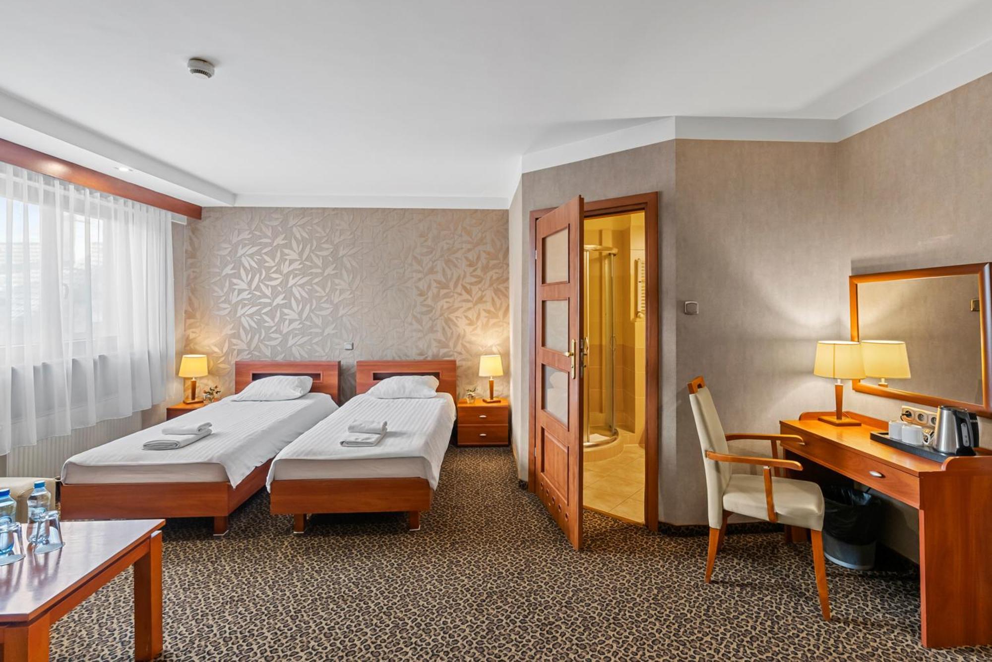 Hotel Diament Vacanza Katowice - Siemianowice Siemianowice Slaskie Ngoại thất bức ảnh