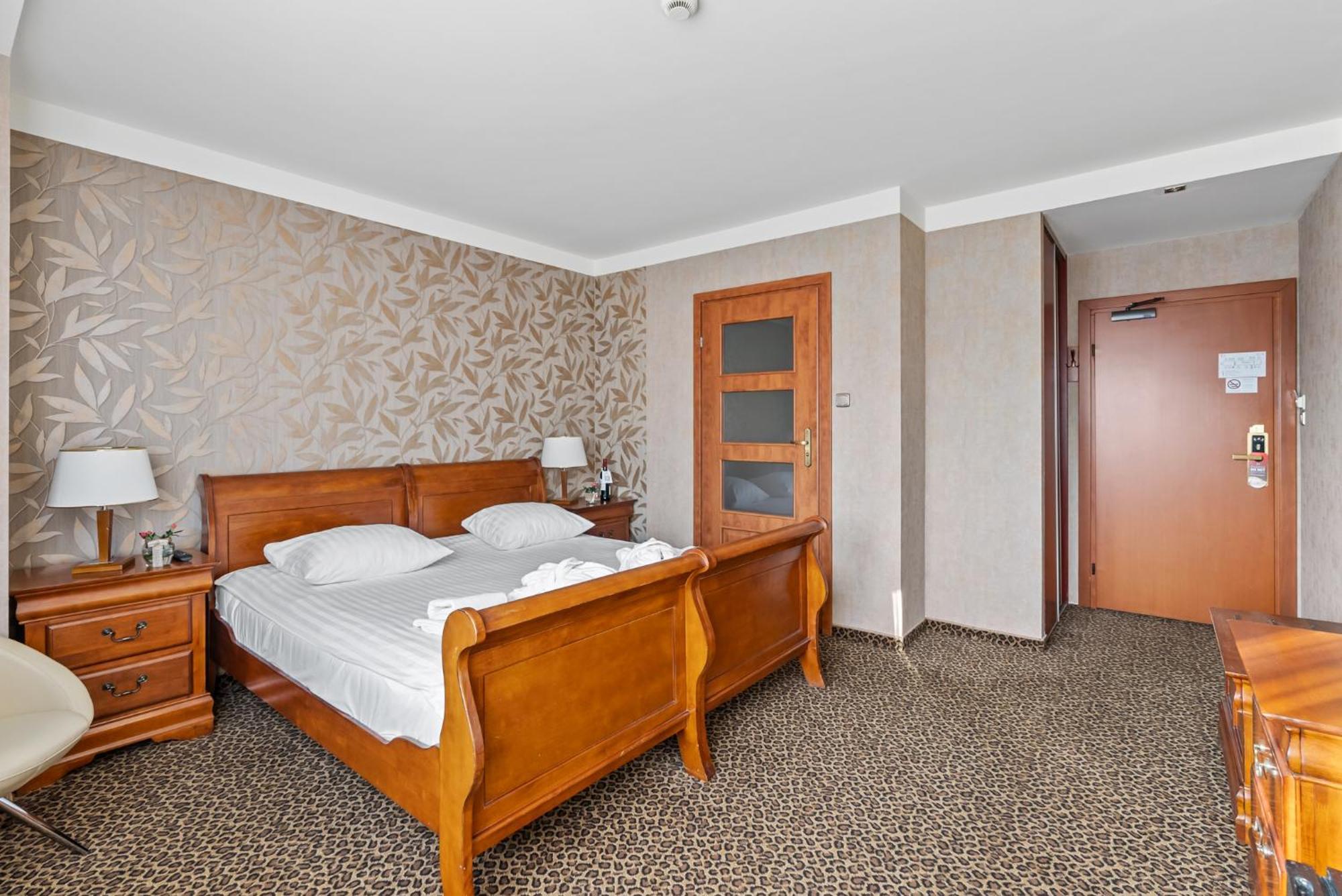 Hotel Diament Vacanza Katowice - Siemianowice Siemianowice Slaskie Ngoại thất bức ảnh