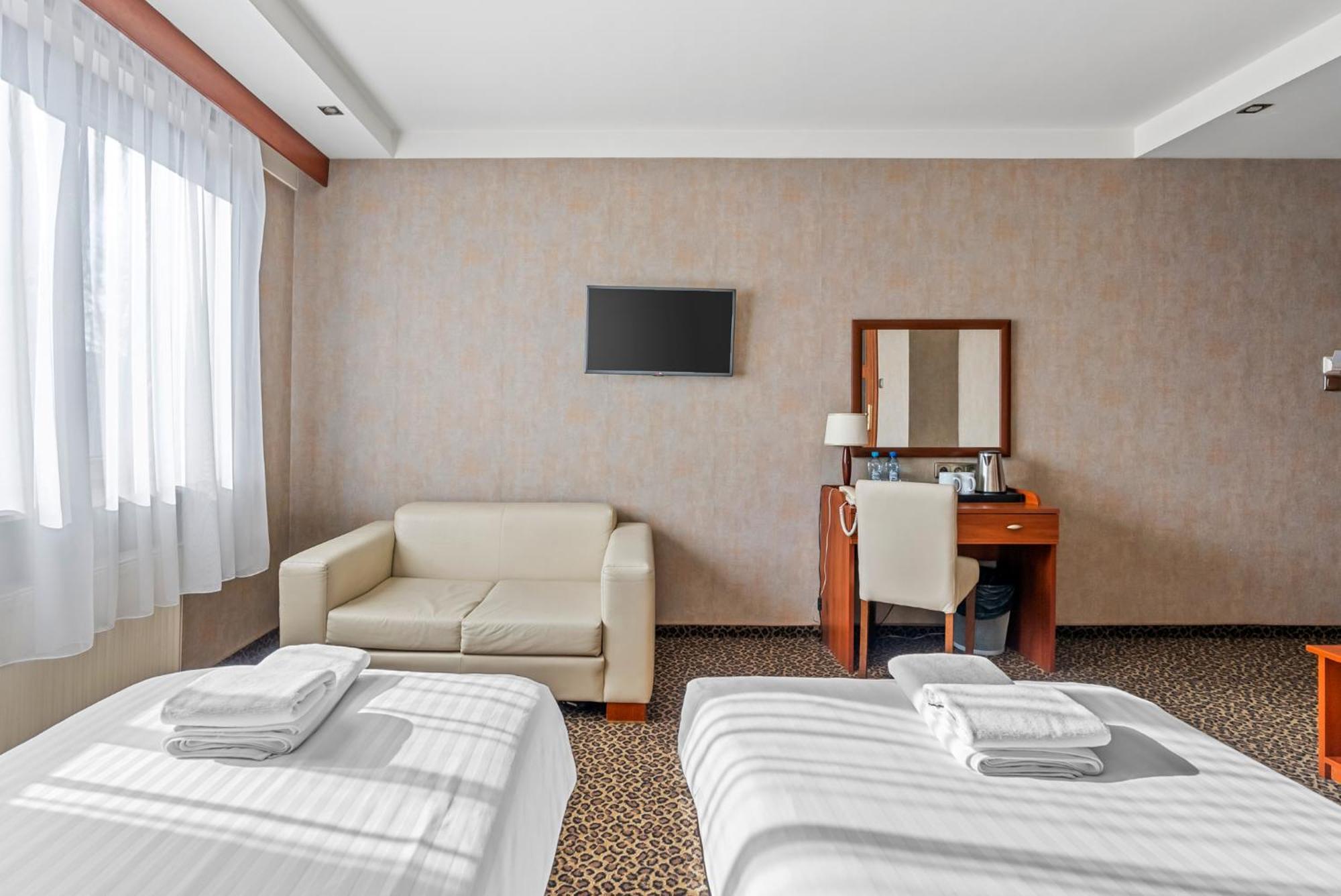 Hotel Diament Vacanza Katowice - Siemianowice Siemianowice Slaskie Ngoại thất bức ảnh
