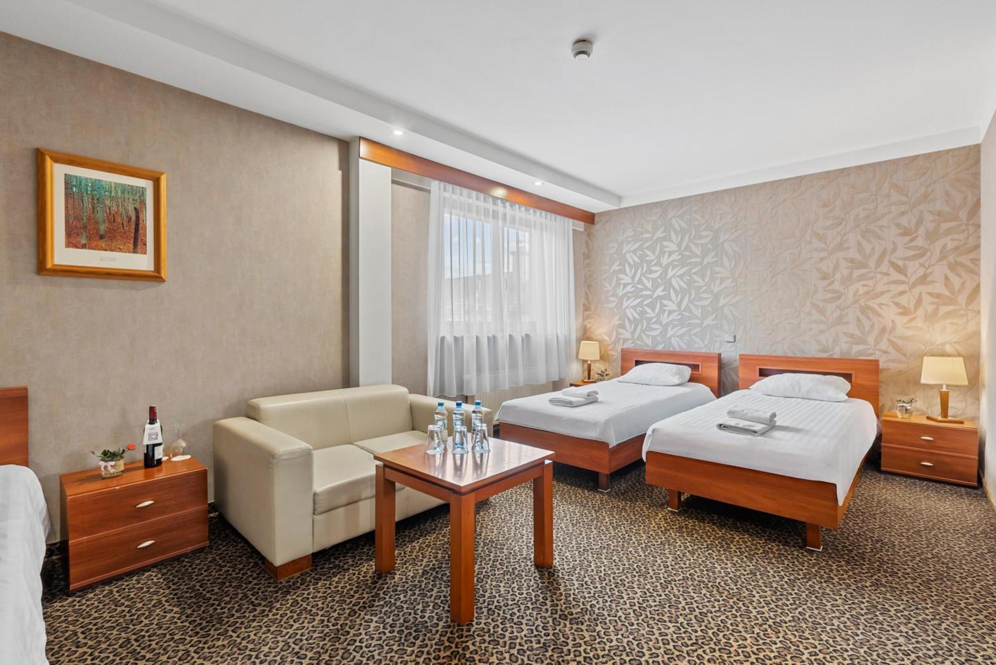 Hotel Diament Vacanza Katowice - Siemianowice Siemianowice Slaskie Ngoại thất bức ảnh