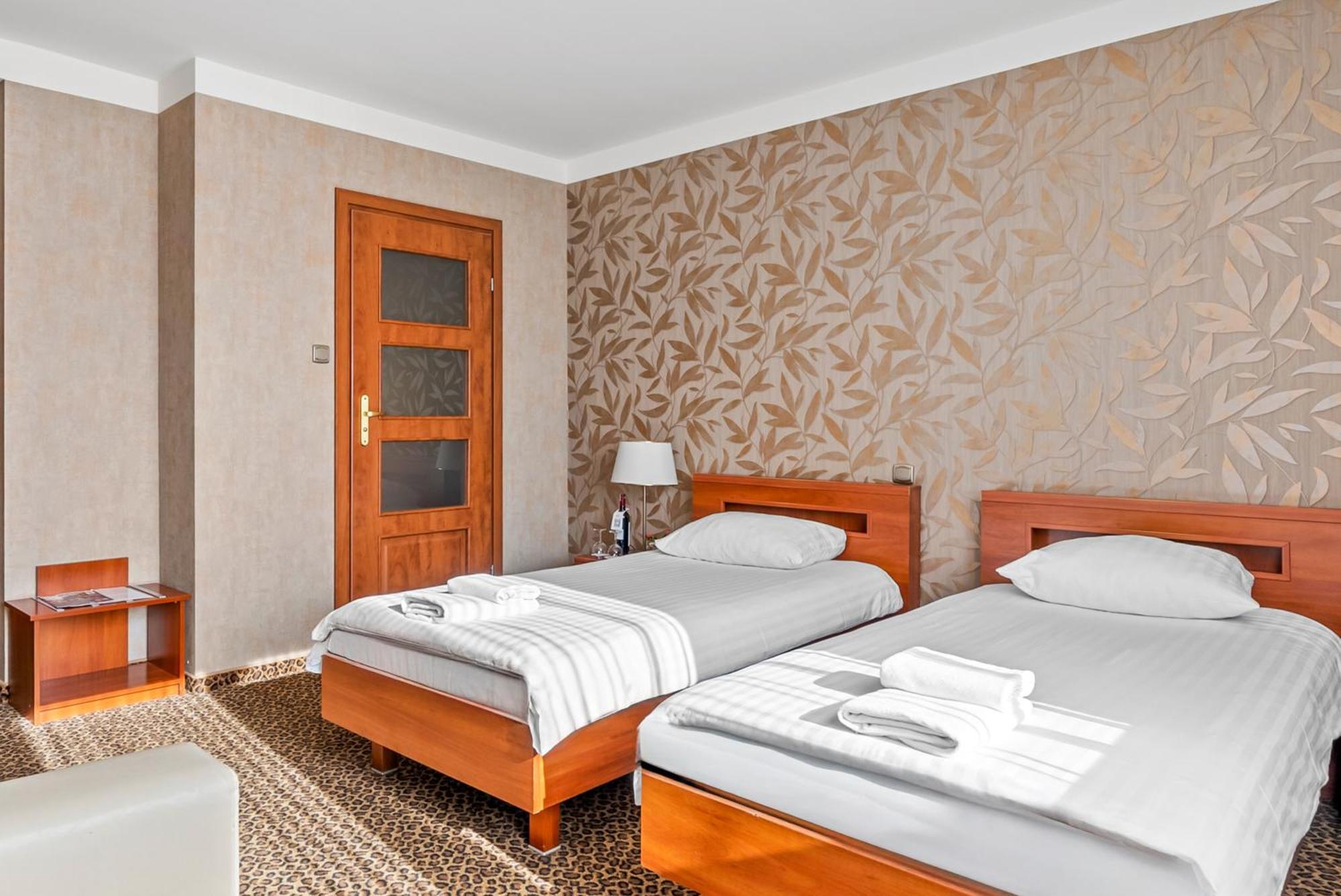 Hotel Diament Vacanza Katowice - Siemianowice Siemianowice Slaskie Ngoại thất bức ảnh