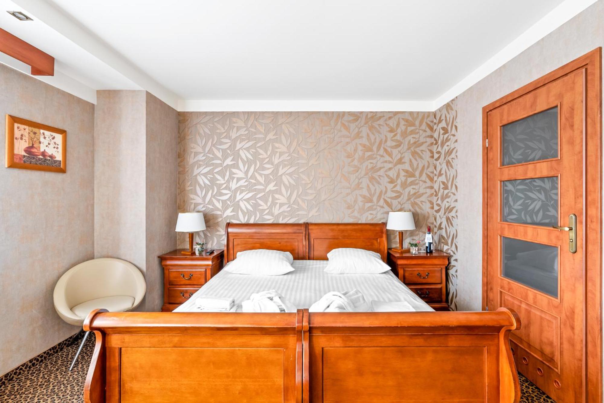 Hotel Diament Vacanza Katowice - Siemianowice Siemianowice Slaskie Ngoại thất bức ảnh